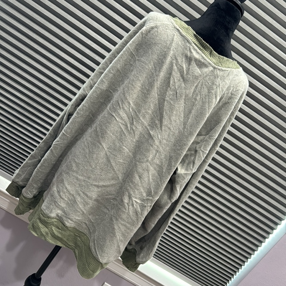 Sweater - Picture 3 of 4